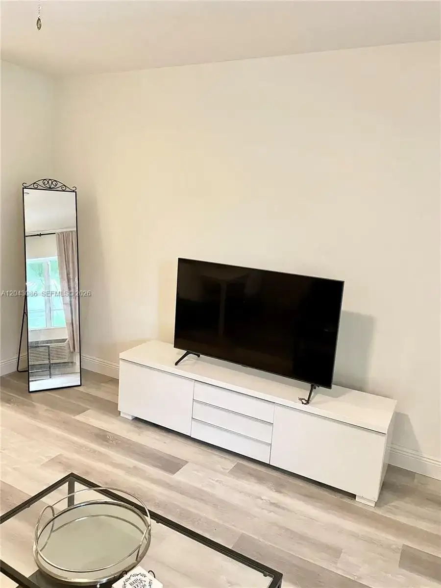 901 Meridian Ave # 104, Miami Beach FL 33139 photo 4