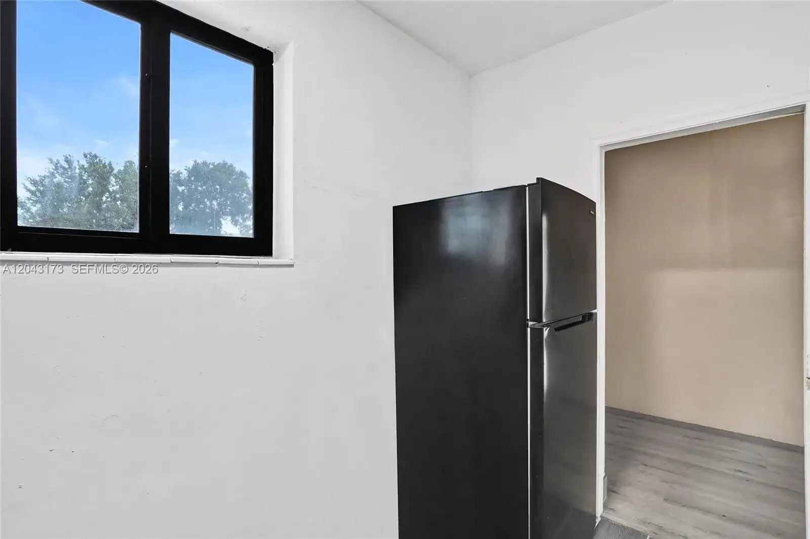 1400 NE 148th St, Miami FL 33161 photo 3