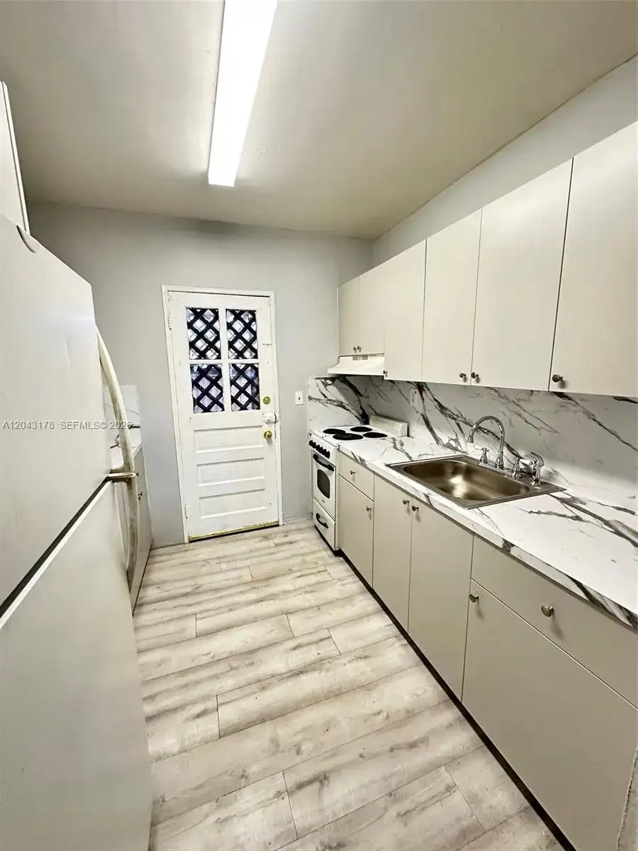 1917 Harding St, Hollywood FL 33020 photo 2