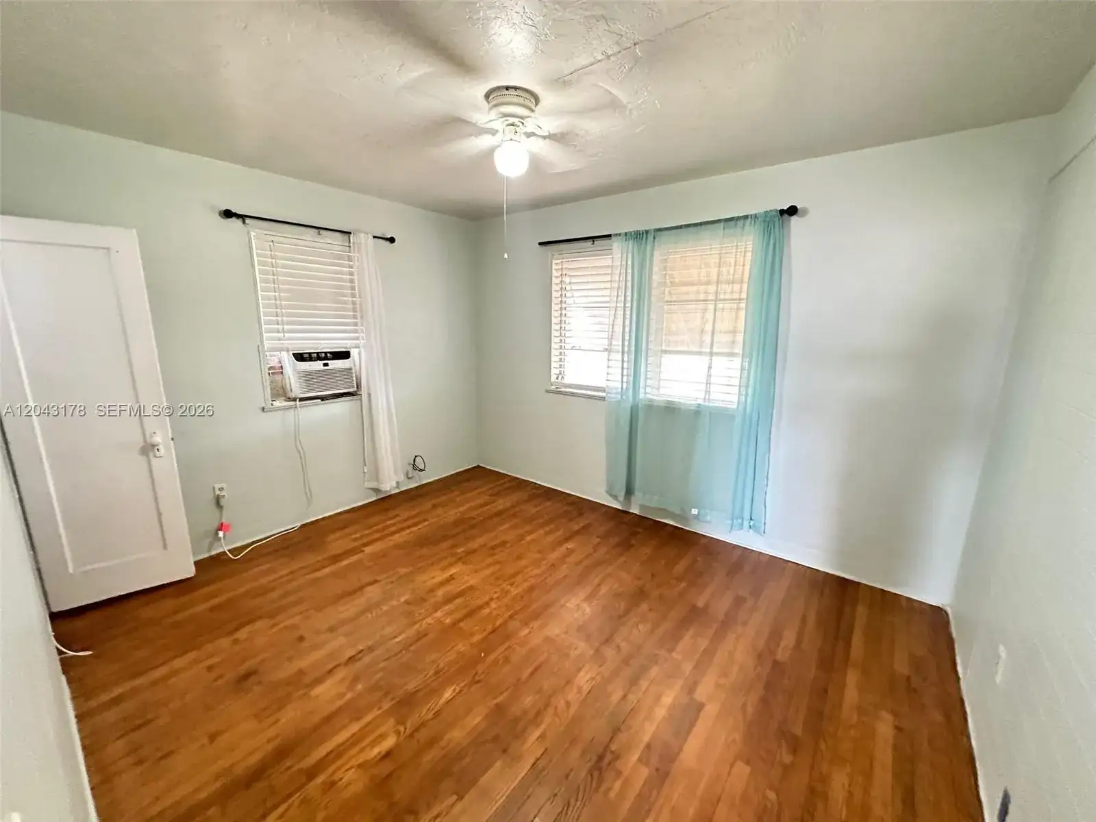 1917 Harding St, Hollywood FL 33020 photo 3