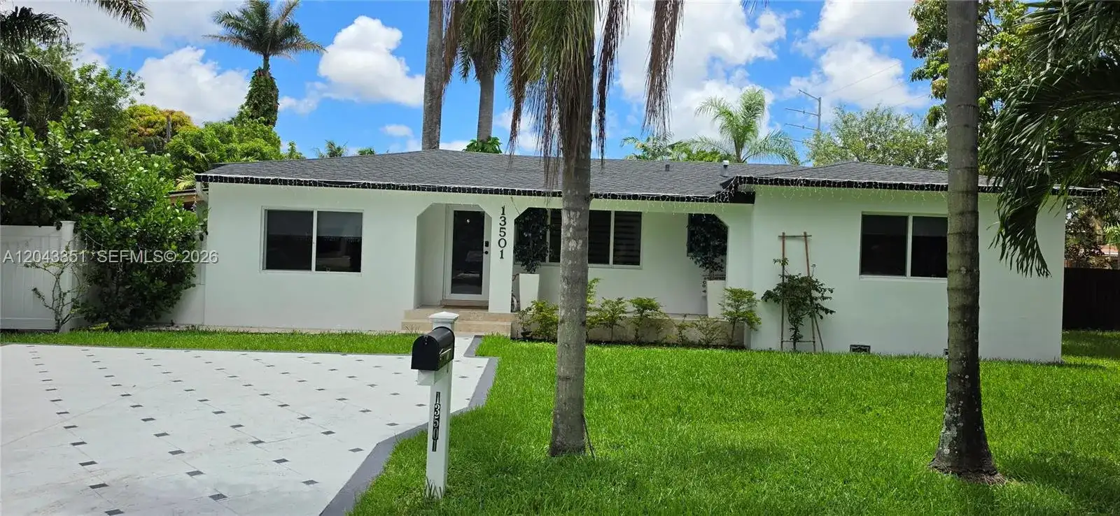 13501 NE Miami Ct, Miami FL 33161 photo 2