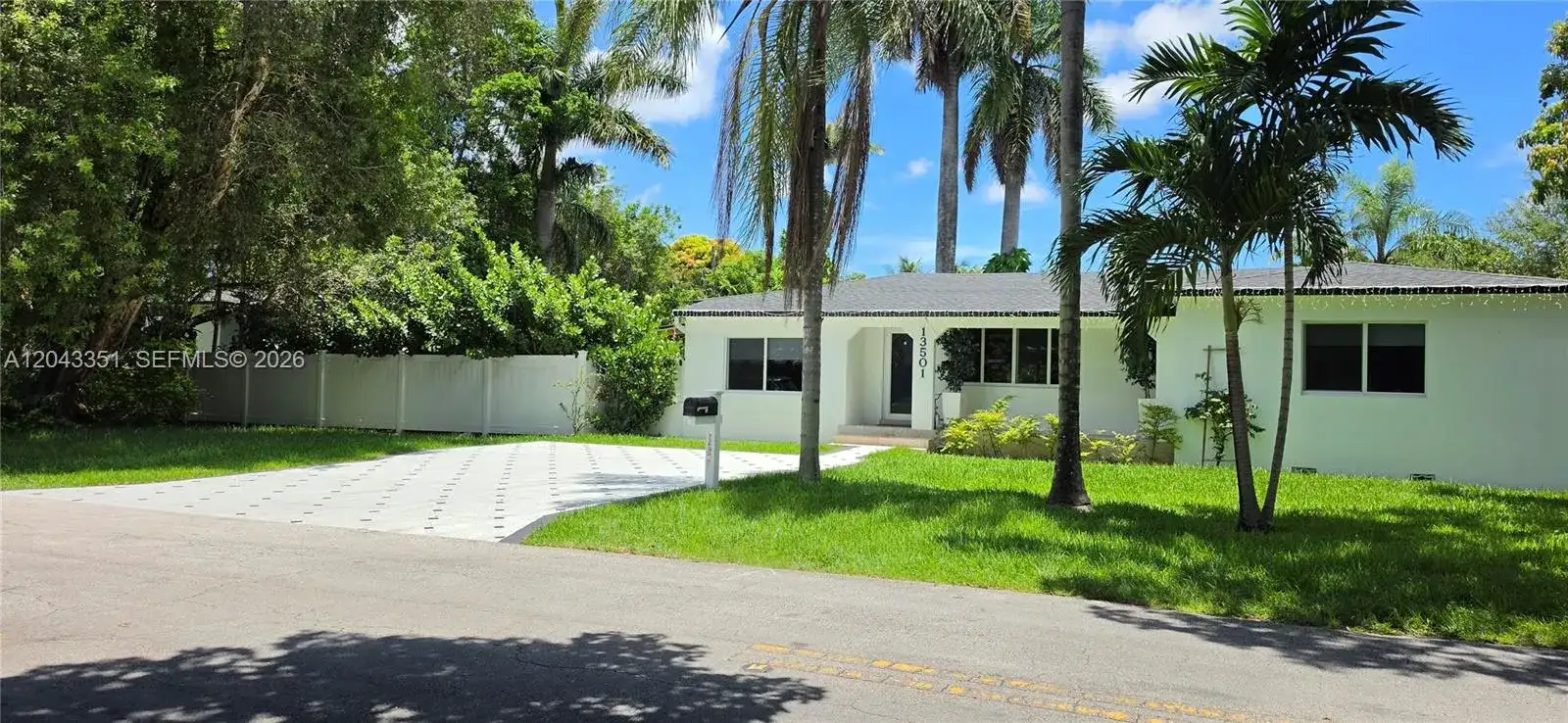 13501 NE Miami Ct, Miami FL 33161 photo 3