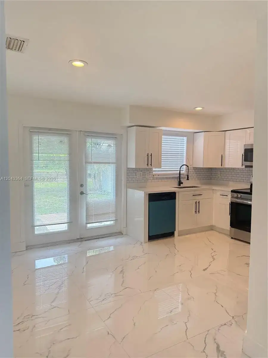 96 Caroline Dr, West Palm Beach FL 33415 photo 4
