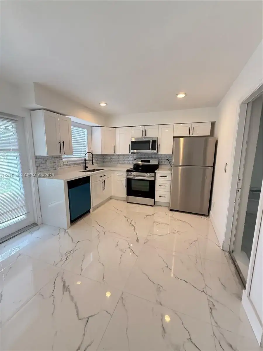 96 Caroline Dr, West Palm Beach FL 33415 photo 5