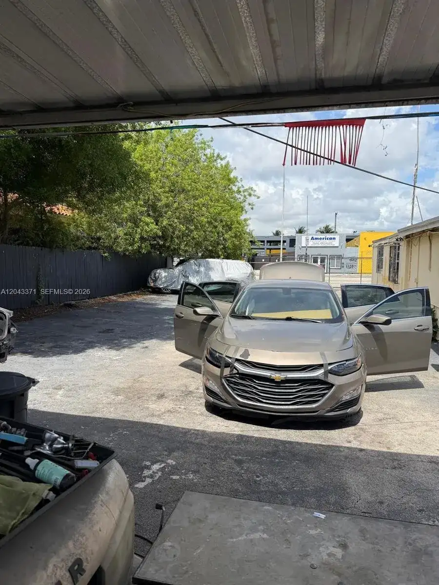 3445 NW 27th Ave, Miami FL 33142 photo 2