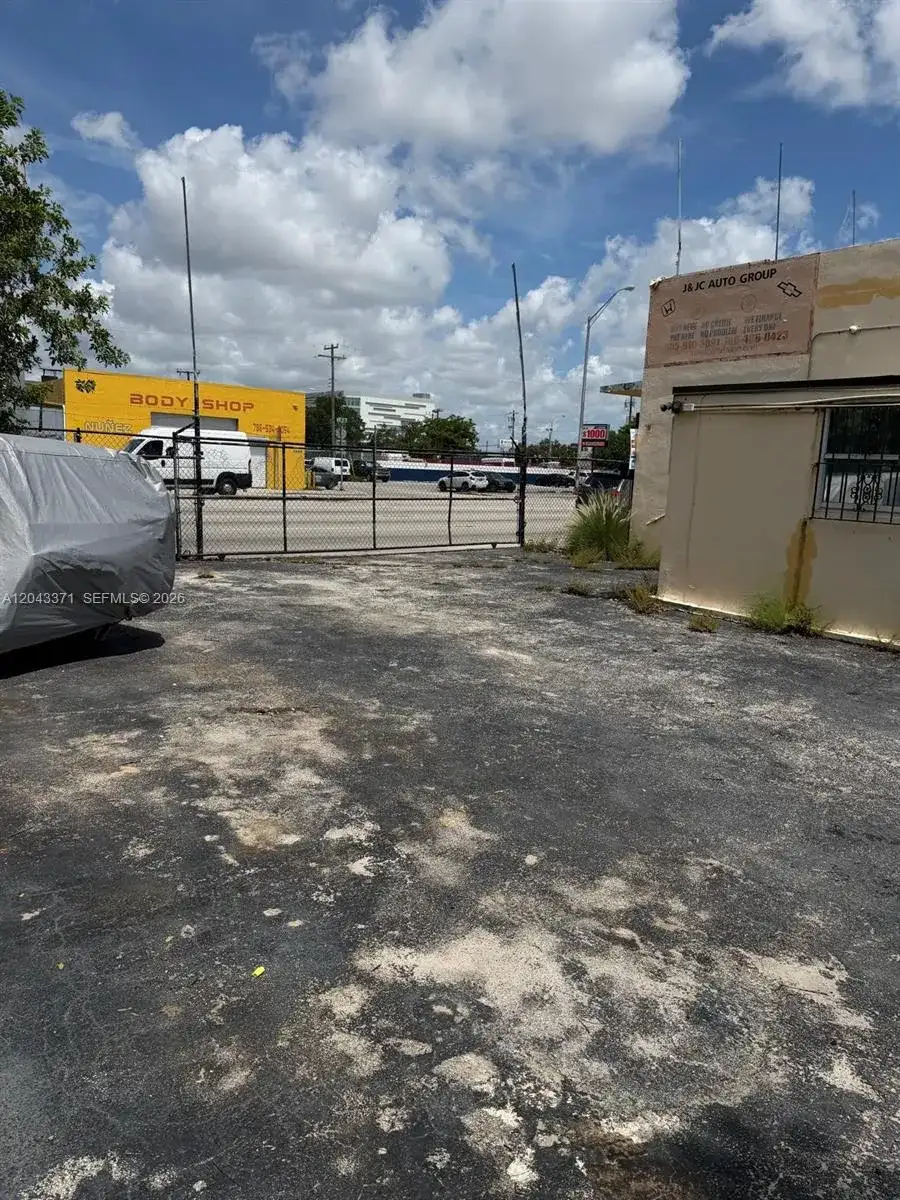 3445 NW 27th Ave, Miami FL 33142 photo 4