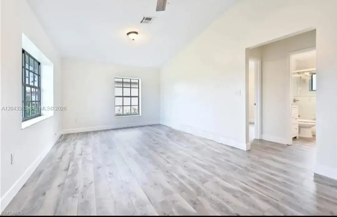 2830 NE 4th Ave, Naples FL 34120 photo 2