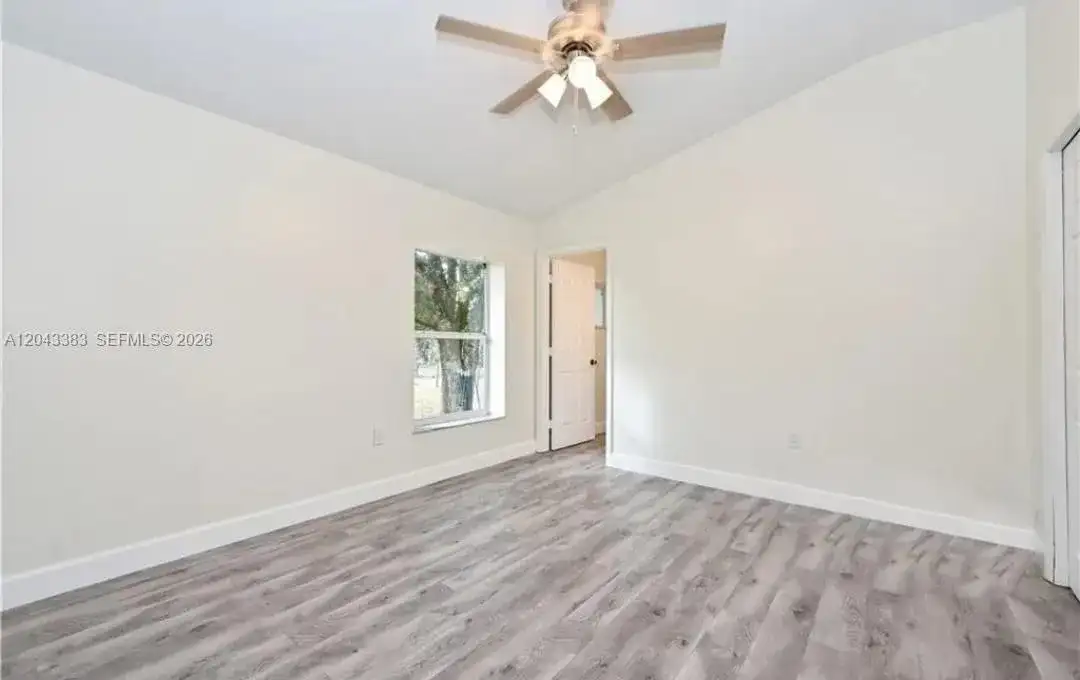 2830 NE 4th Ave, Naples FL 34120 photo 3
