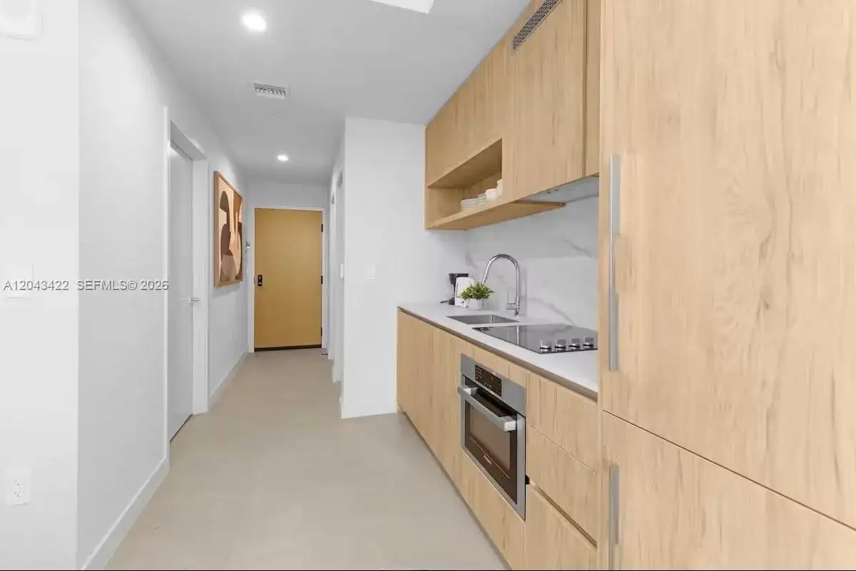 11 NE 6th St # 1606, Miami FL 33132 photo 4