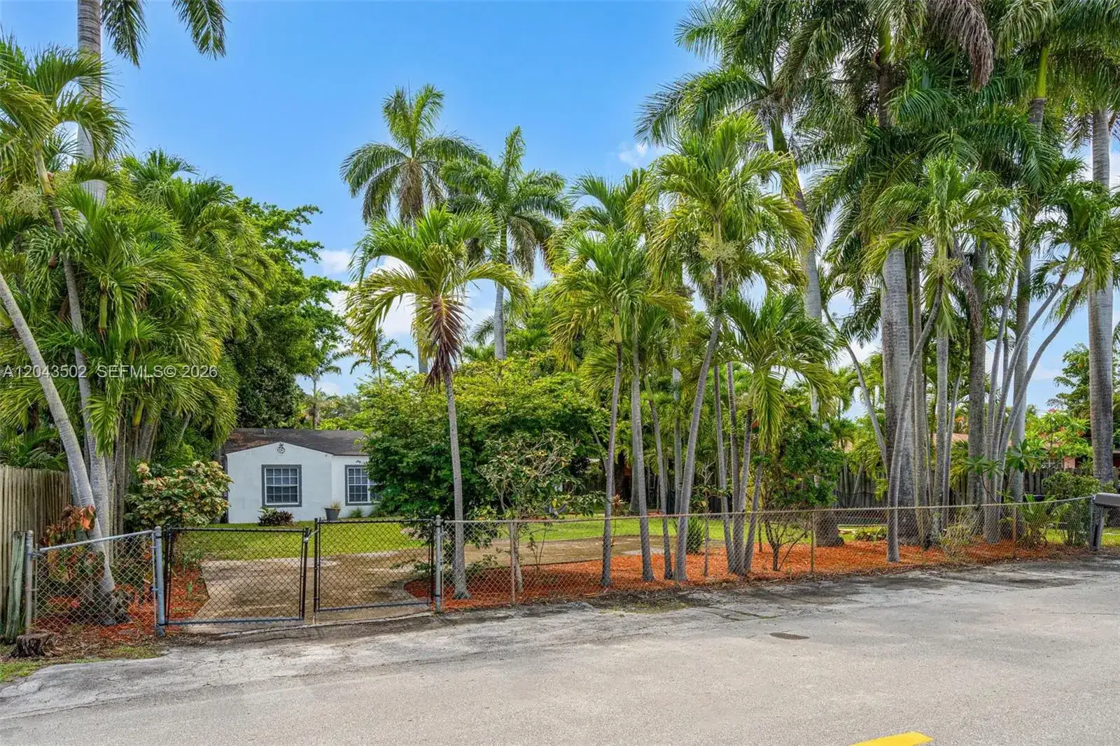 1521 NE 5th Ter, Fort Lauderdale FL 33304 photo 2