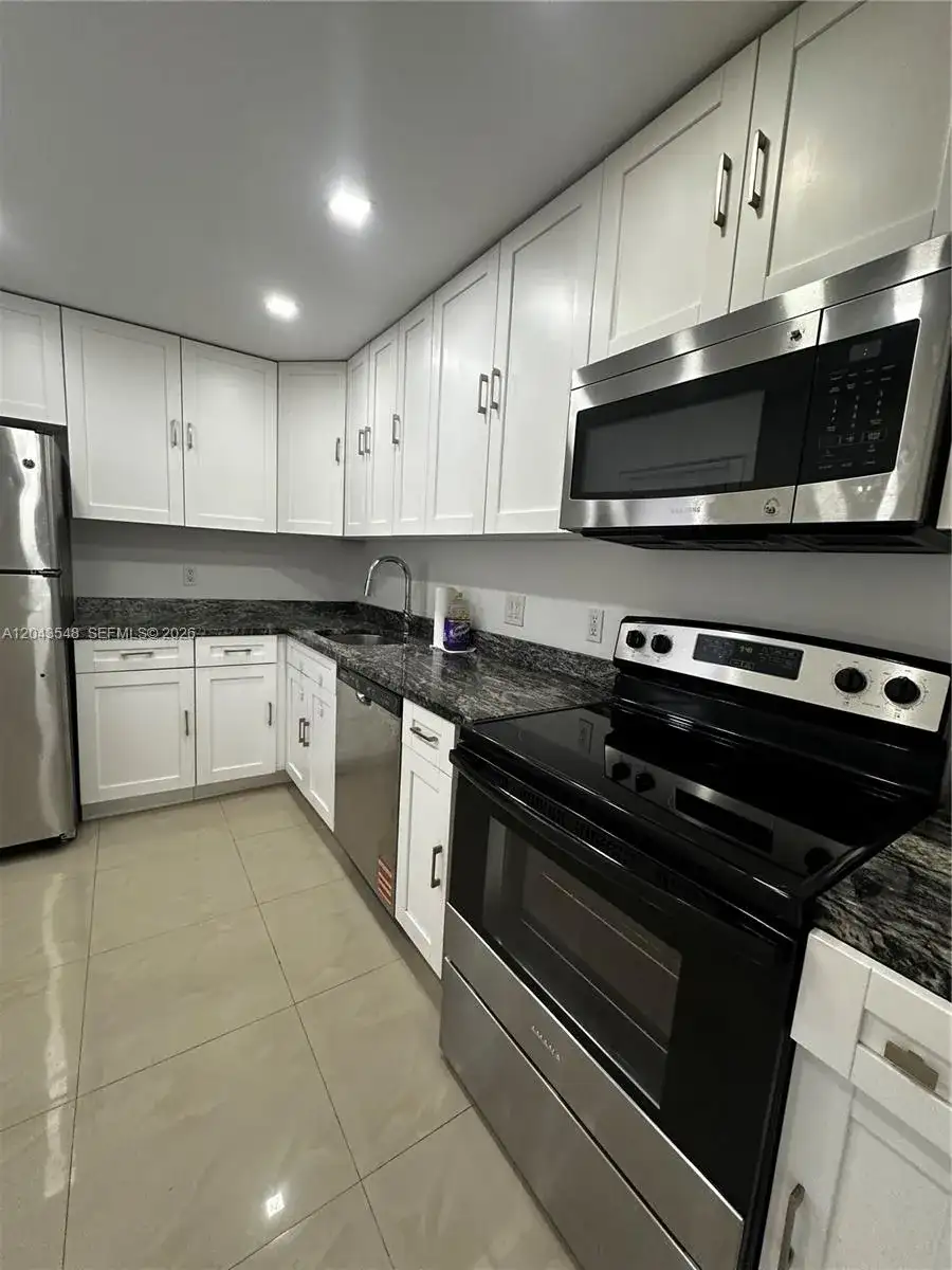 3475 N Country Club Dr # 315, Aventura FL 33180 photo 2