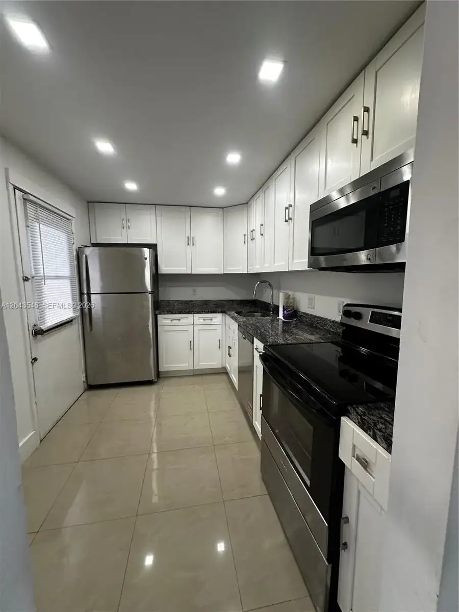 3475 N Country Club Dr # 315, Aventura FL 33180 photo 3