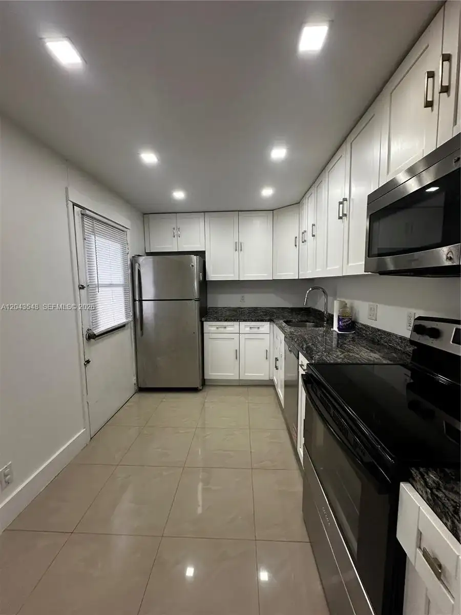 3475 N Country Club Dr # 315, Aventura FL 33180 photo 4