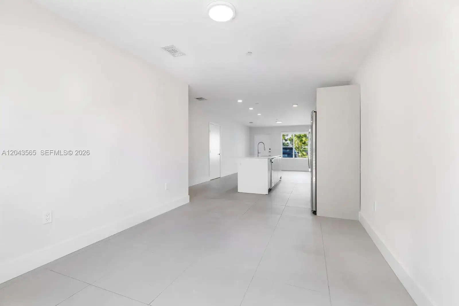 2505 NE 193rd St # 4108, Miami FL 33180 photo 3