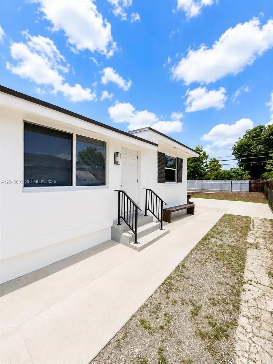 59 E 10th St, Hialeah FL 33010 photo 4