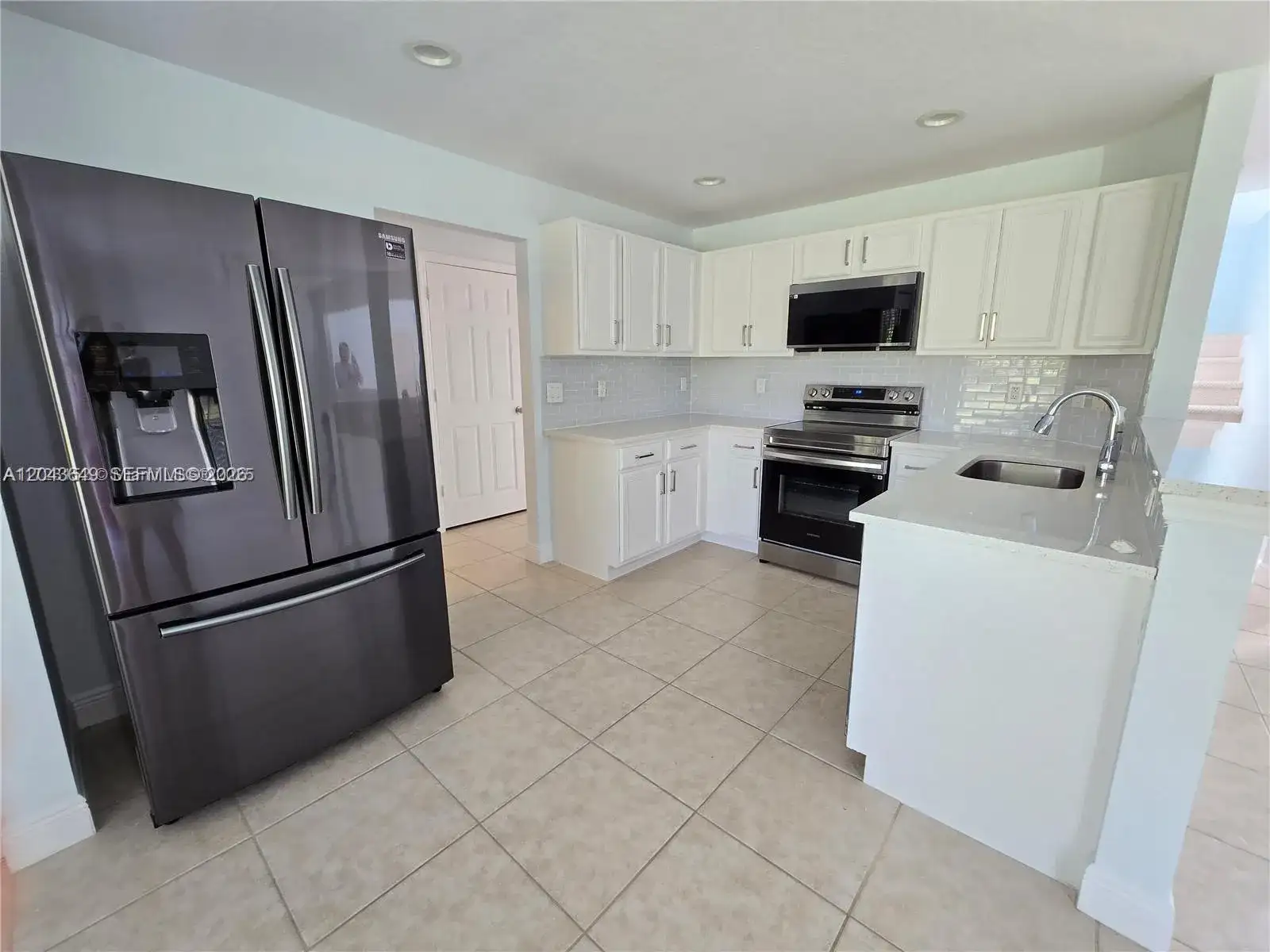 4670 SE Graham Dr, Stuart FL 34997 photo 2