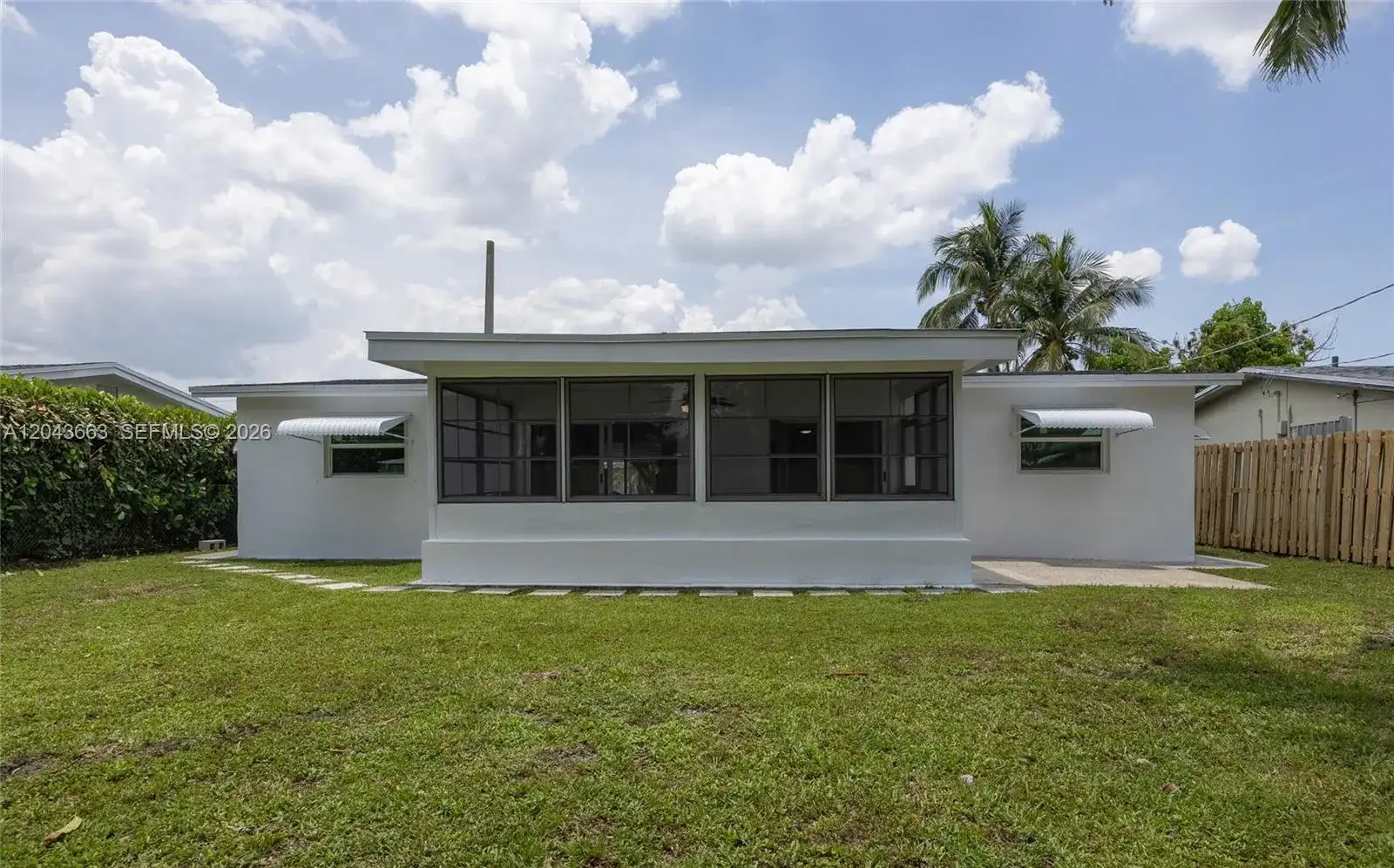 8571 NW 27th Pl, Sunrise FL 33322 photo 4