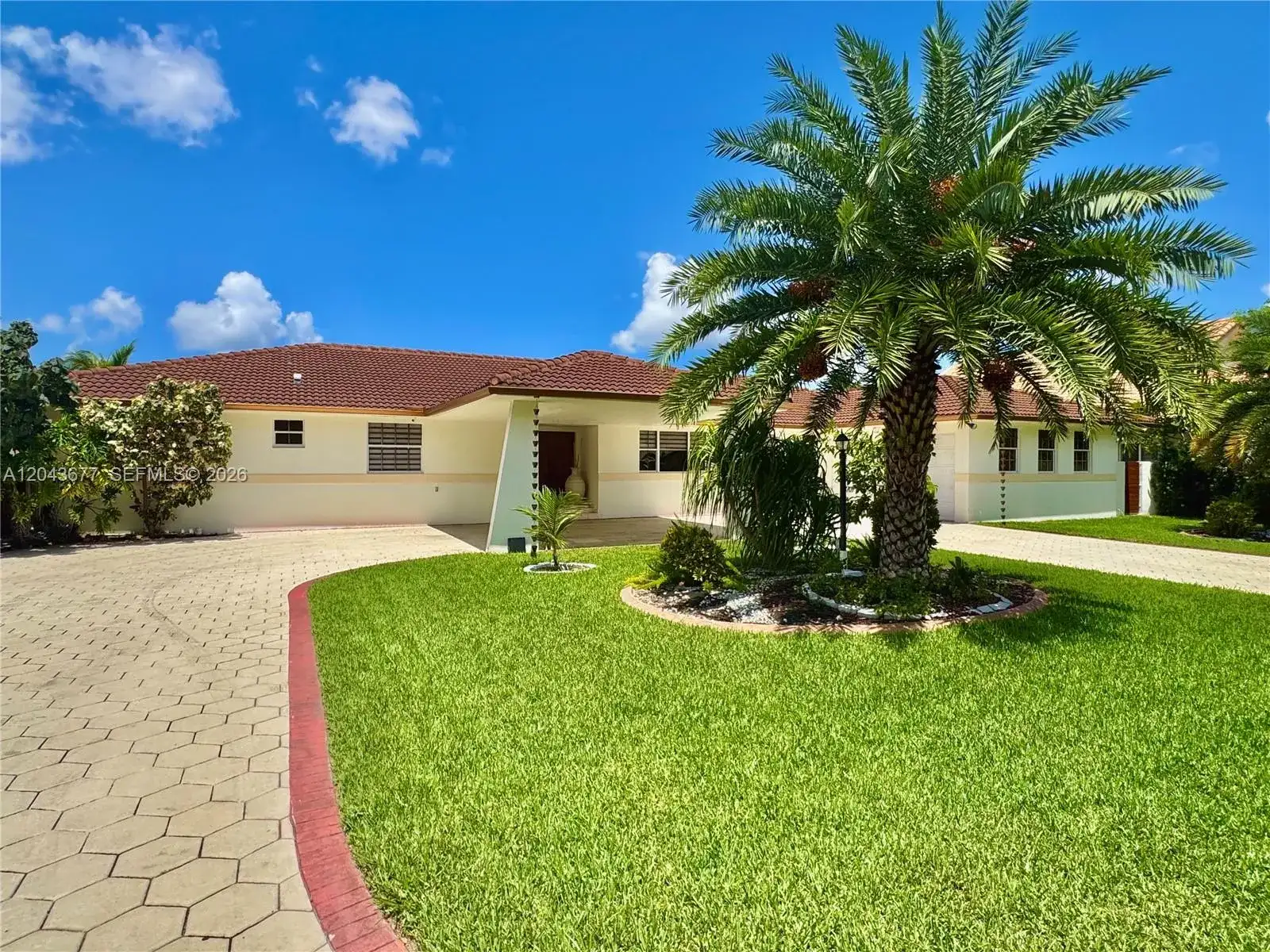 18701 Wentworth Dr, Hialeah FL 33015 photo 3