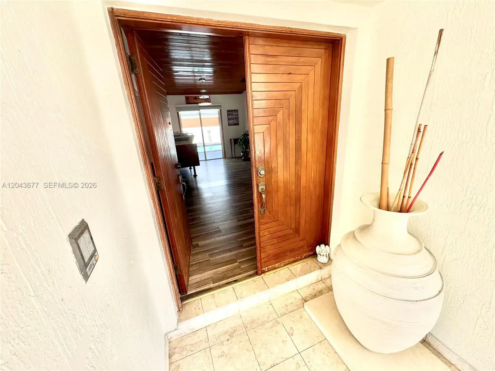 18701 Wentworth Dr, Hialeah FL 33015 photo 4