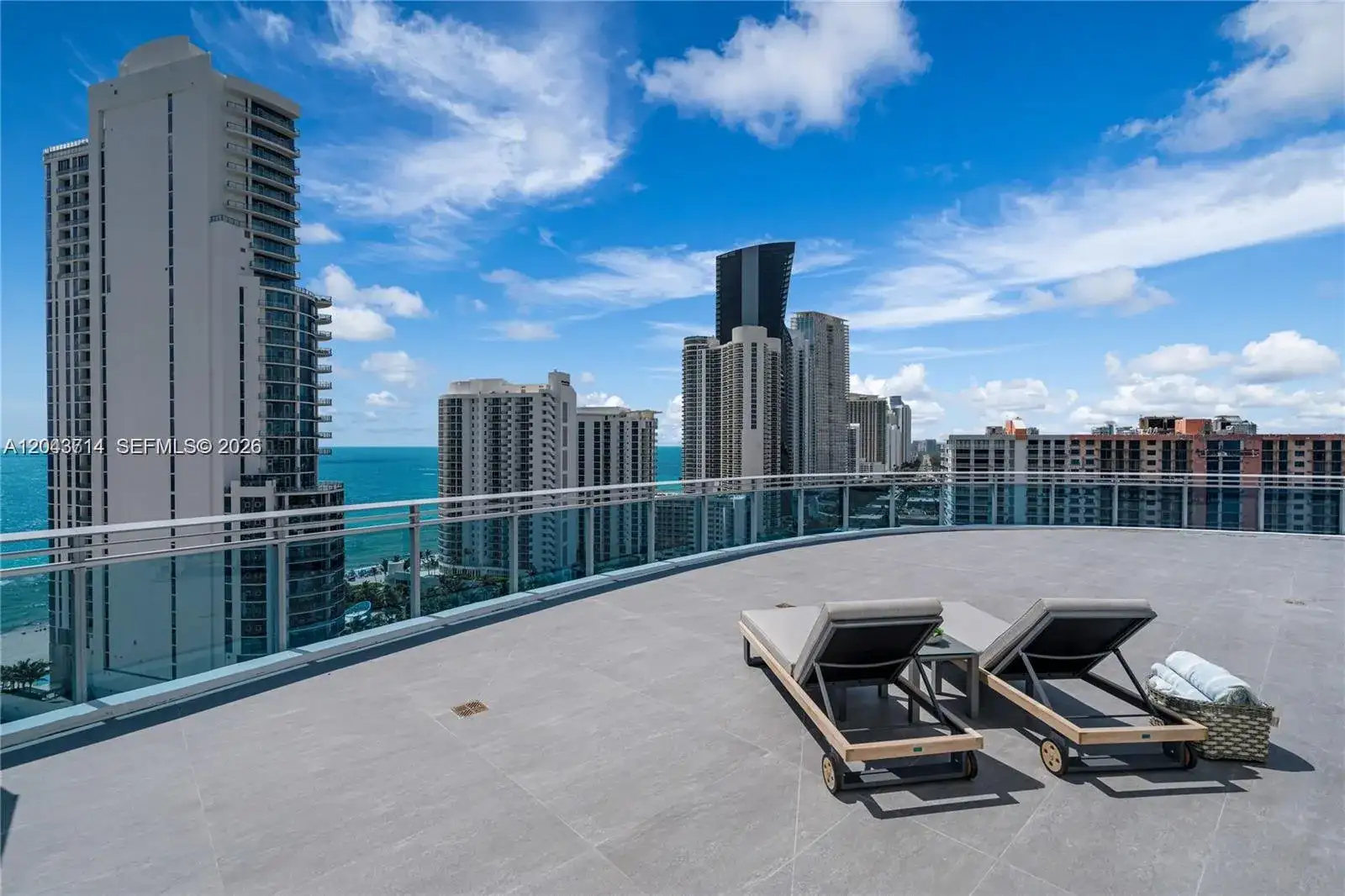 17550 Collins Ave, Sunny Isles Beach FL 33160 photo 2