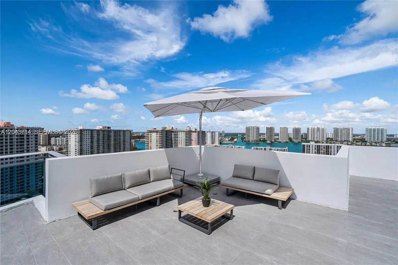 17550 Collins Ave, Sunny Isles Beach FL 33160 photo 3