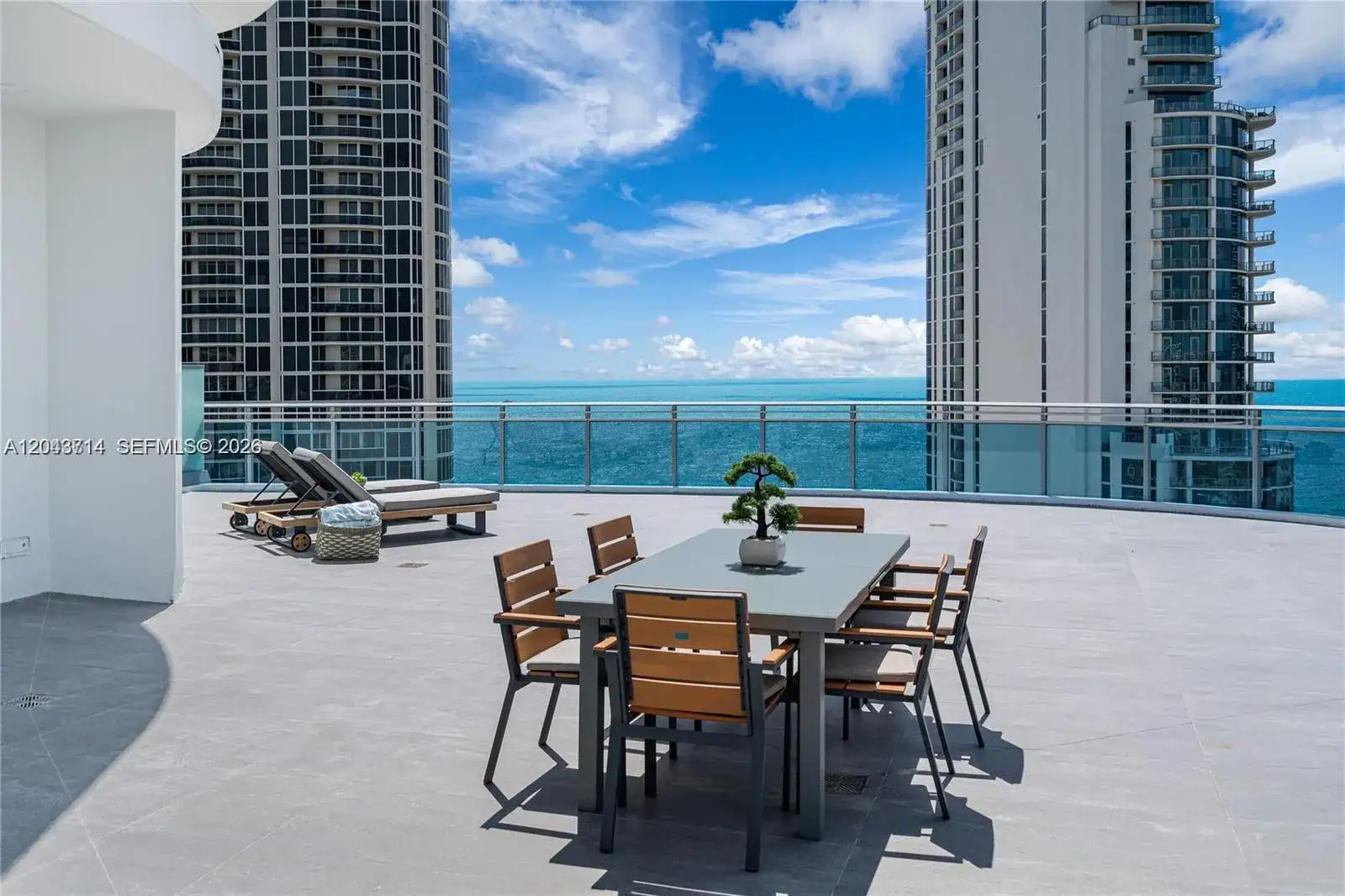 17550 Collins Ave, Sunny Isles Beach FL 33160 photo 4