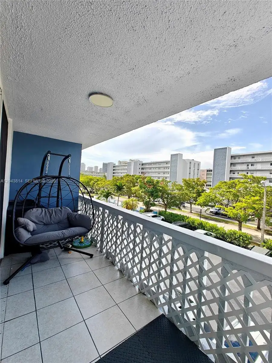 400 NE 12th Ave # 306, Hallandale Beach FL 33009 photo 3