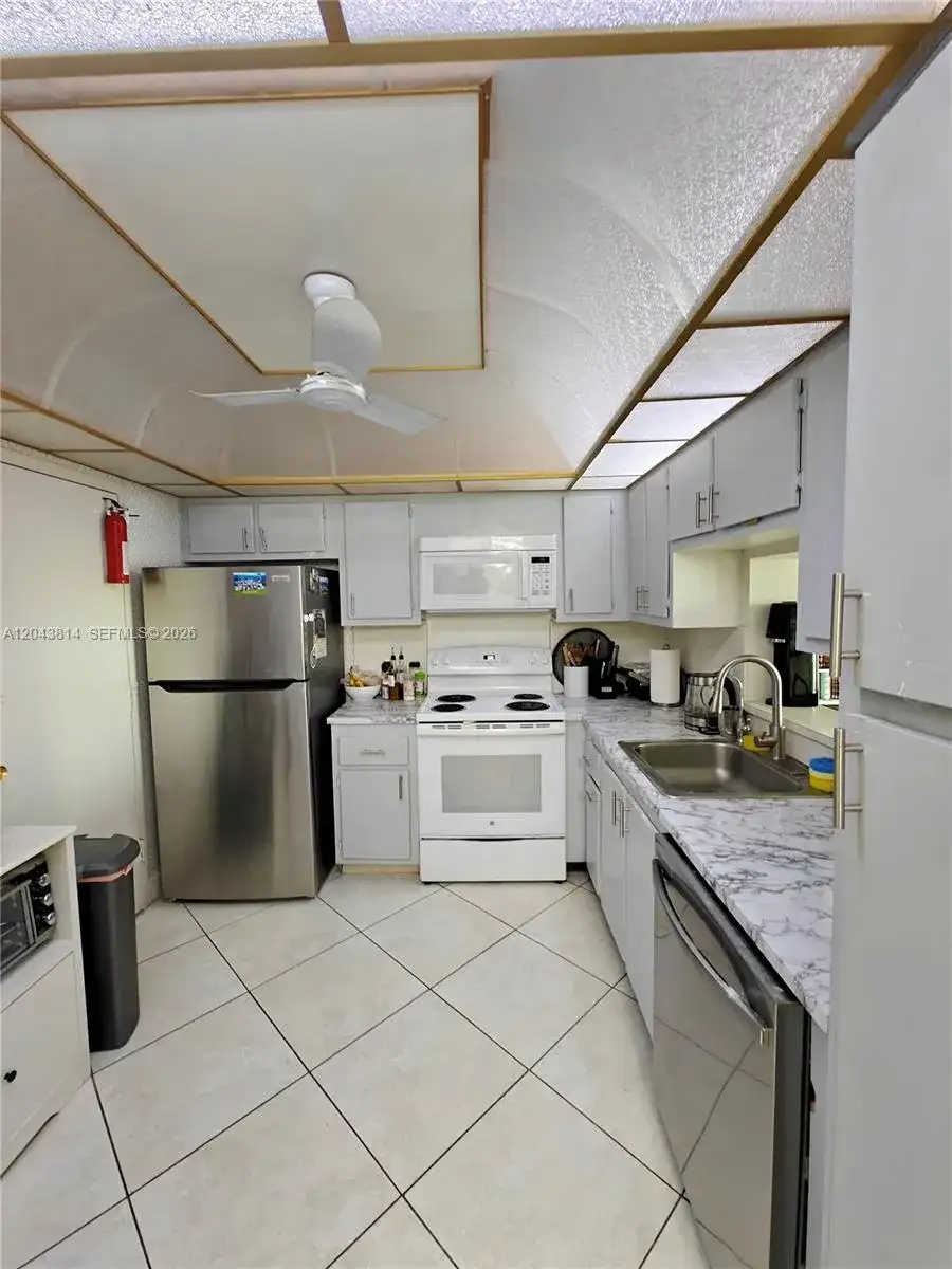 400 NE 12th Ave # 306, Hallandale Beach FL 33009 photo 4