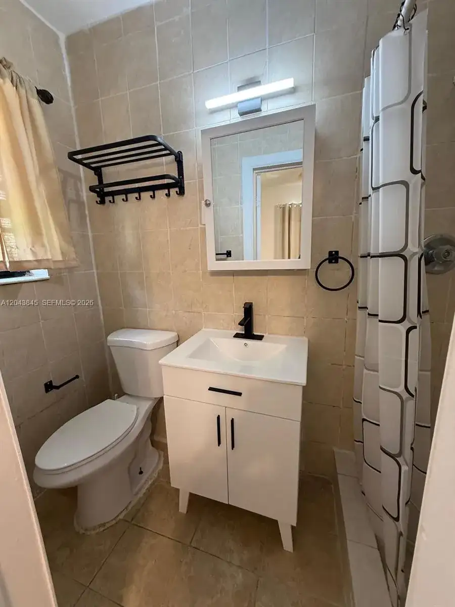 1301 NE 110th St # 3, Miami FL 33161 photo 2
