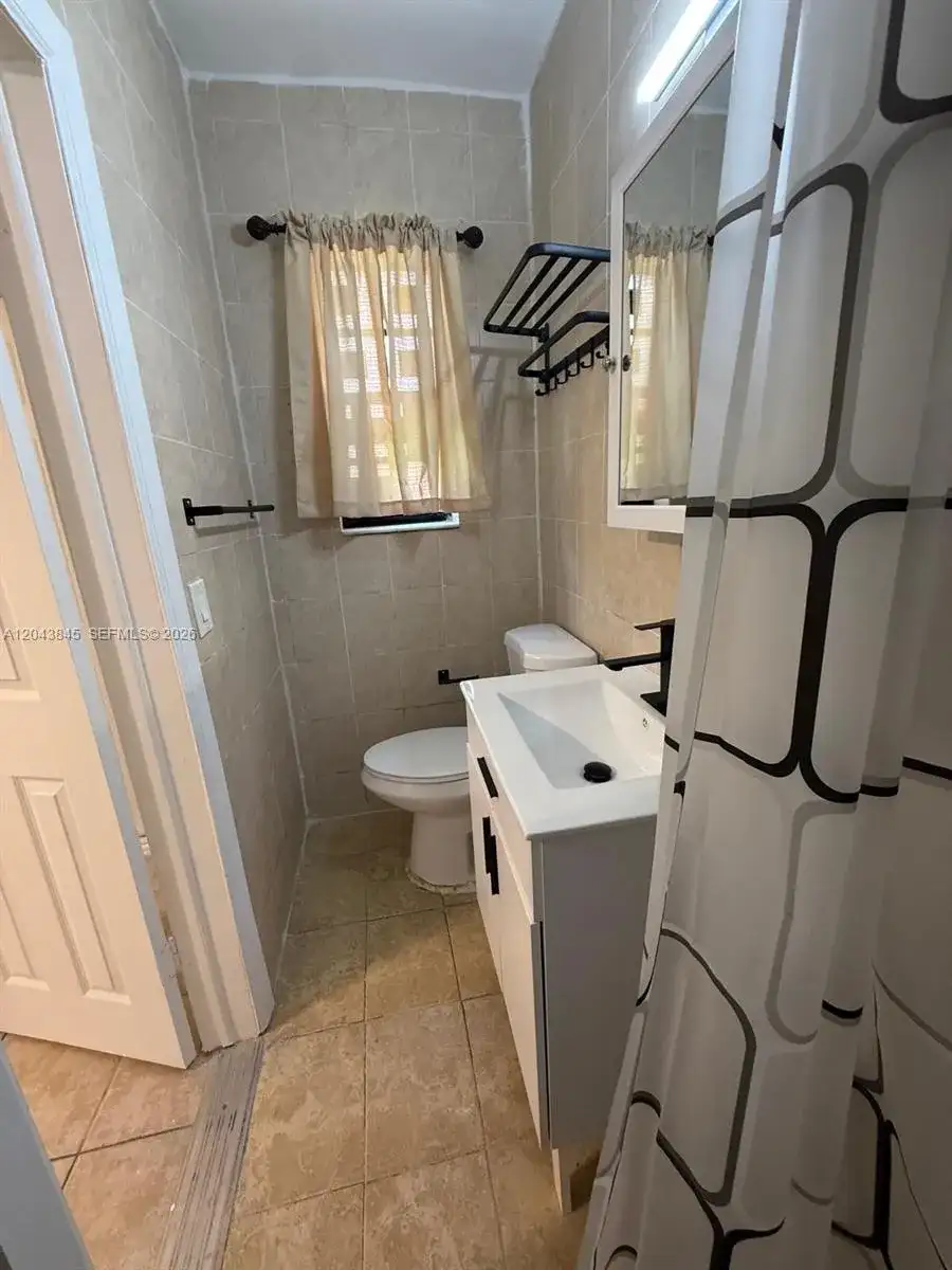 1301 NE 110th St # 3, Miami FL 33161 photo 3