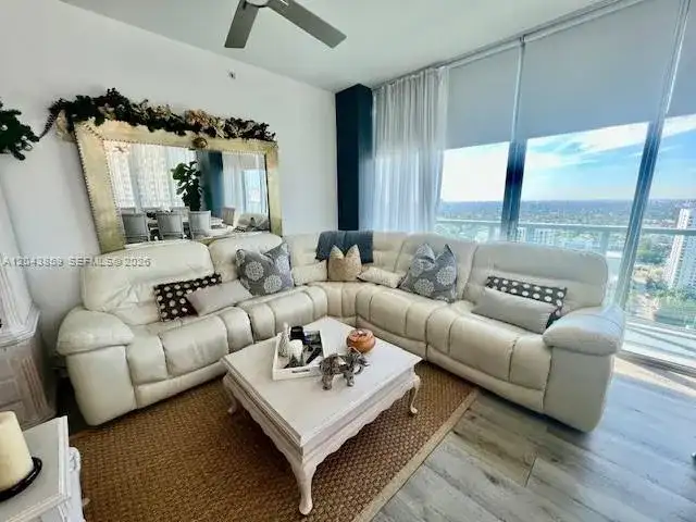 1111 SW 1st Ave # 3225, Miami FL 33130 photo 4