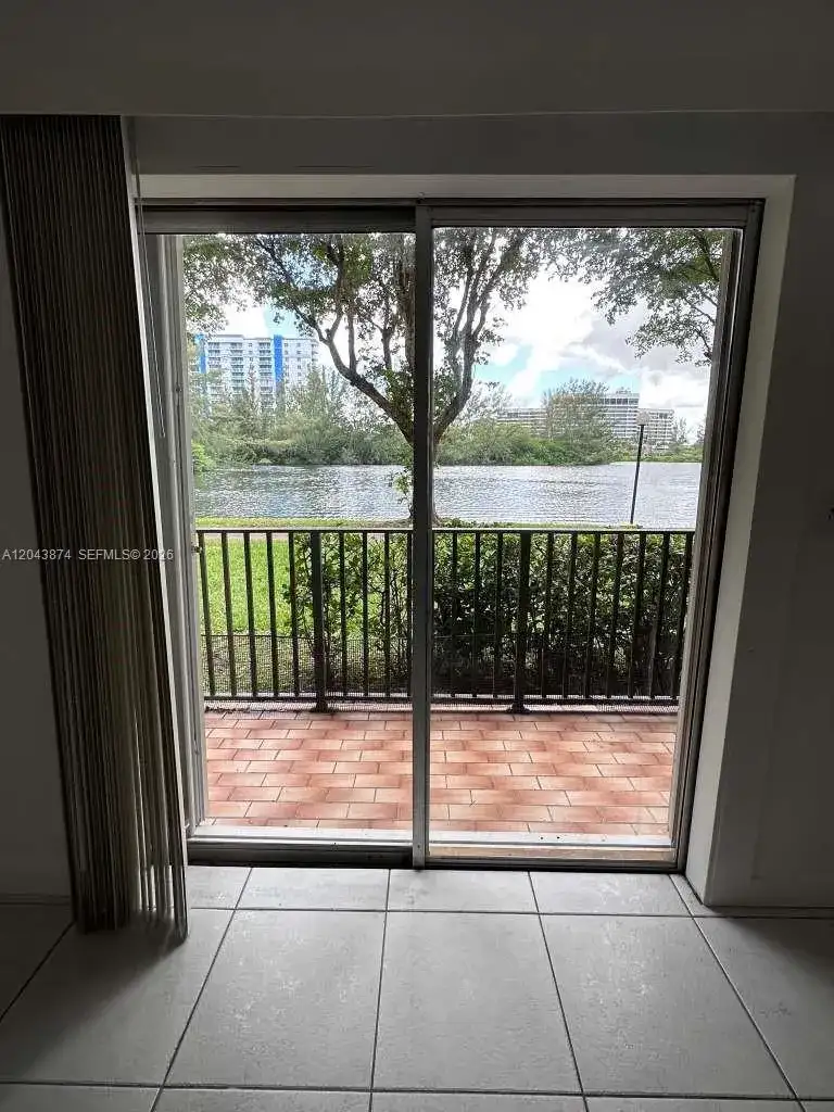 4805 NW 7th St # 15, Miami FL 33126 photo 2