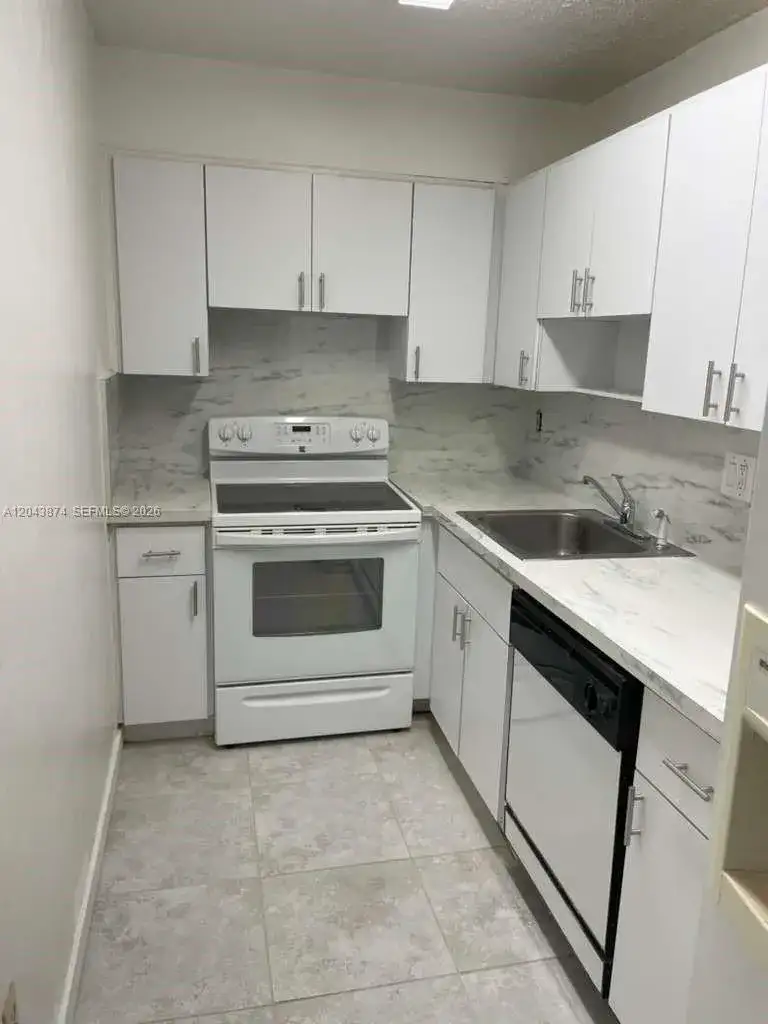4805 NW 7th St # 15, Miami FL 33126 photo 4