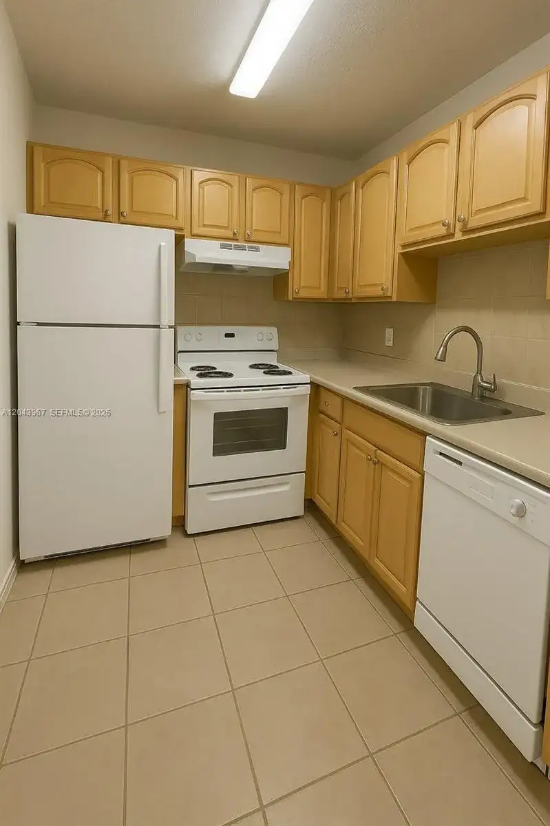 2775 Taft St # 307, Hollywood FL 33020 photo 4