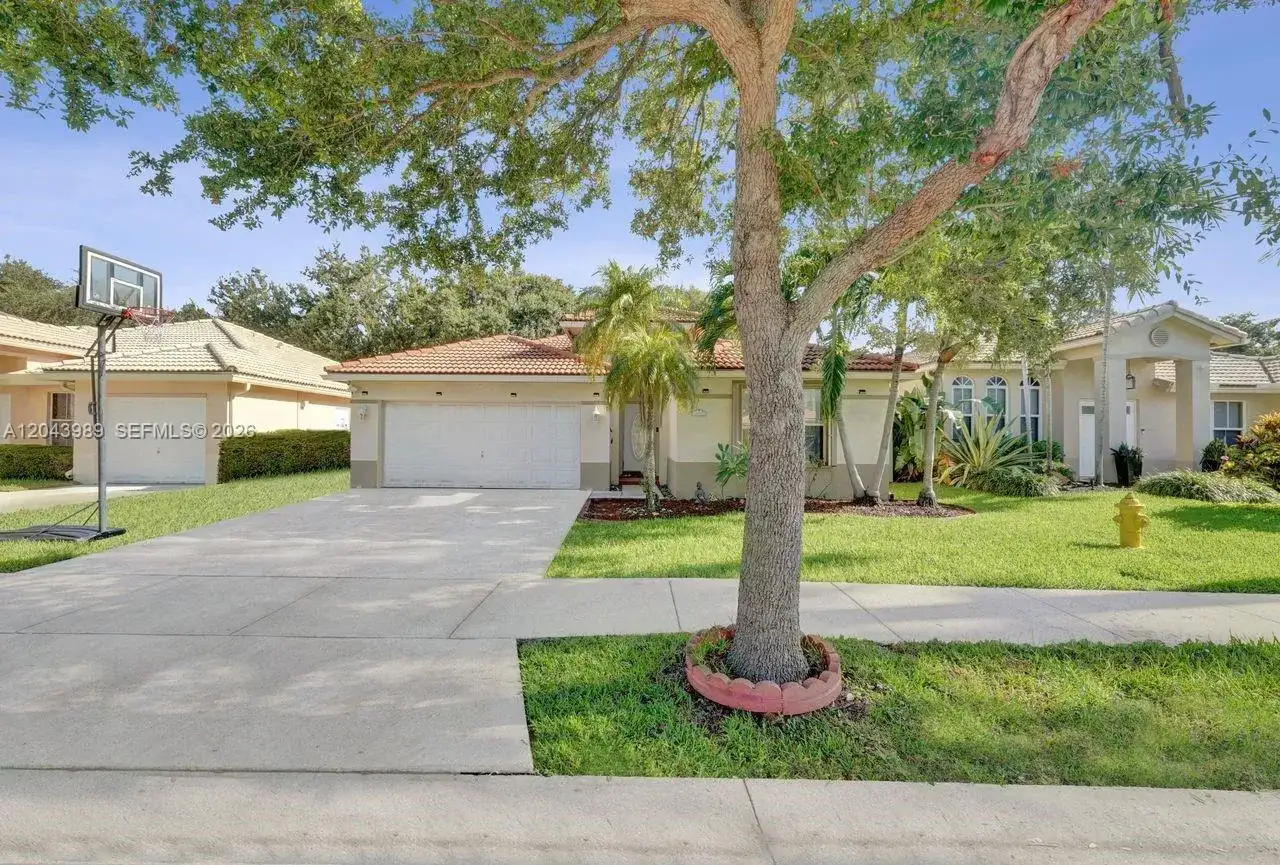 14003 N Cypress Cove Cir, Davie FL 33325 photo 2