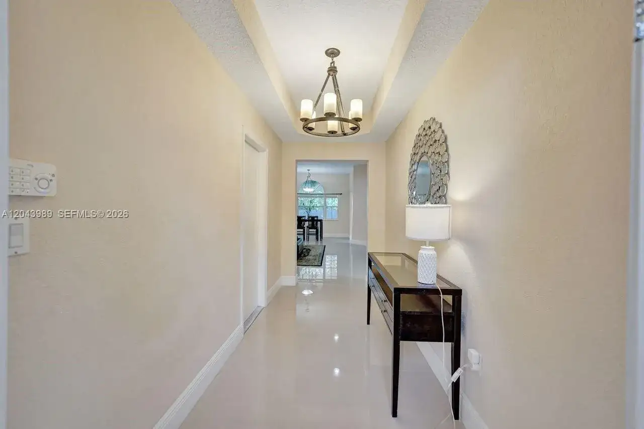 14003 N Cypress Cove Cir, Davie FL 33325 photo 4