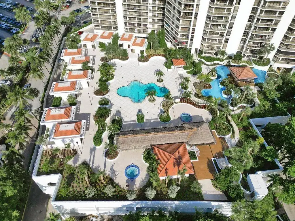 20281 E Country Club Dr # 407, Aventura FL 33180 photo 4