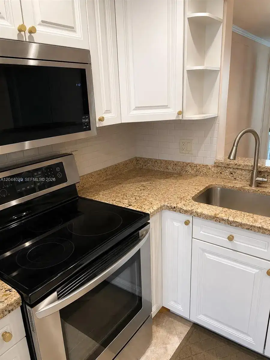 219 NE 14th Ave # 306, Hallandale Beach FL 33009 photo 2