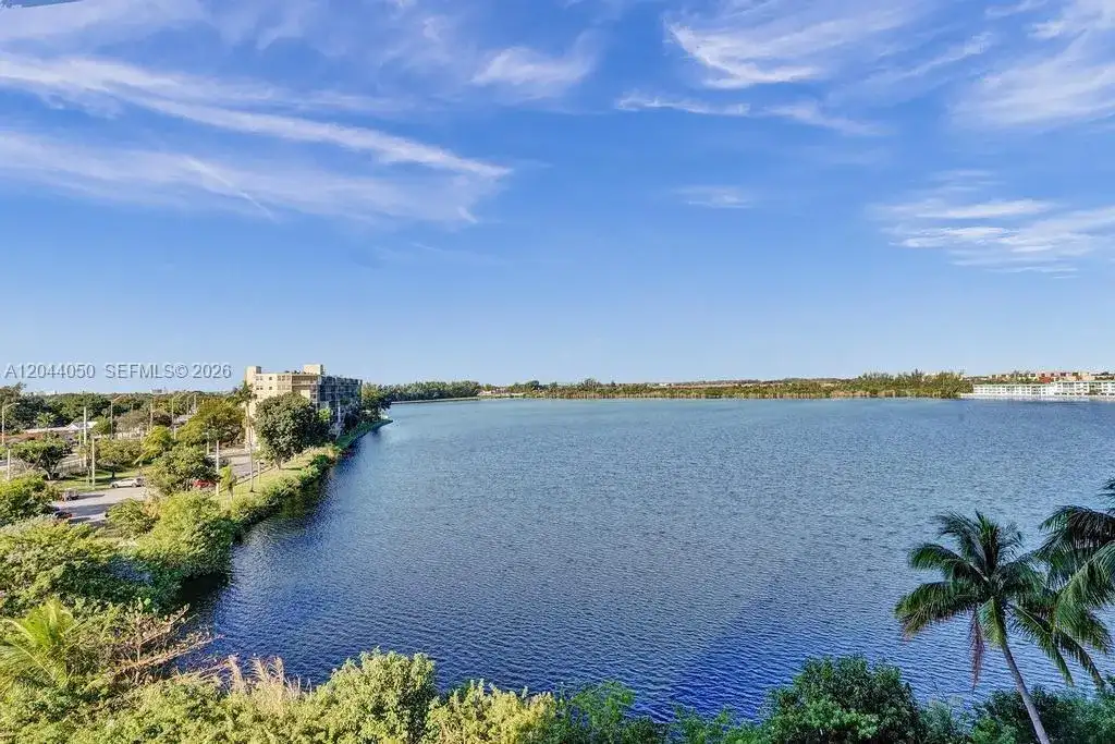 1301 NE Miami Gardens Dr # 322W, Miami FL 33179 photo 4