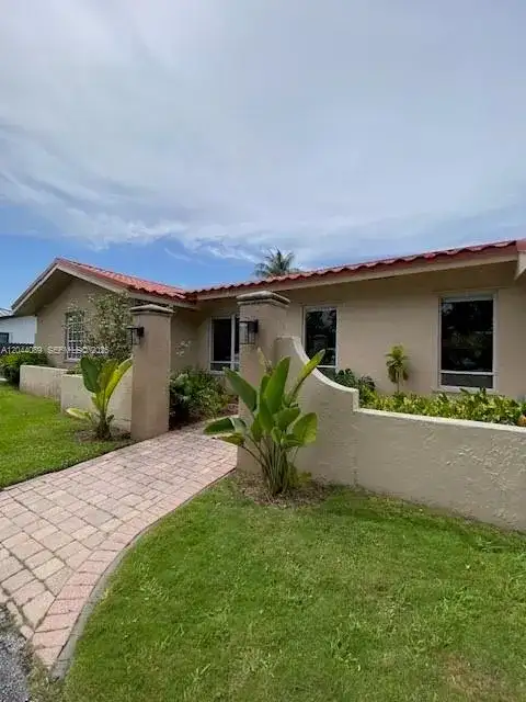 9760 SW 128th St, Miami FL 33176 photo 2