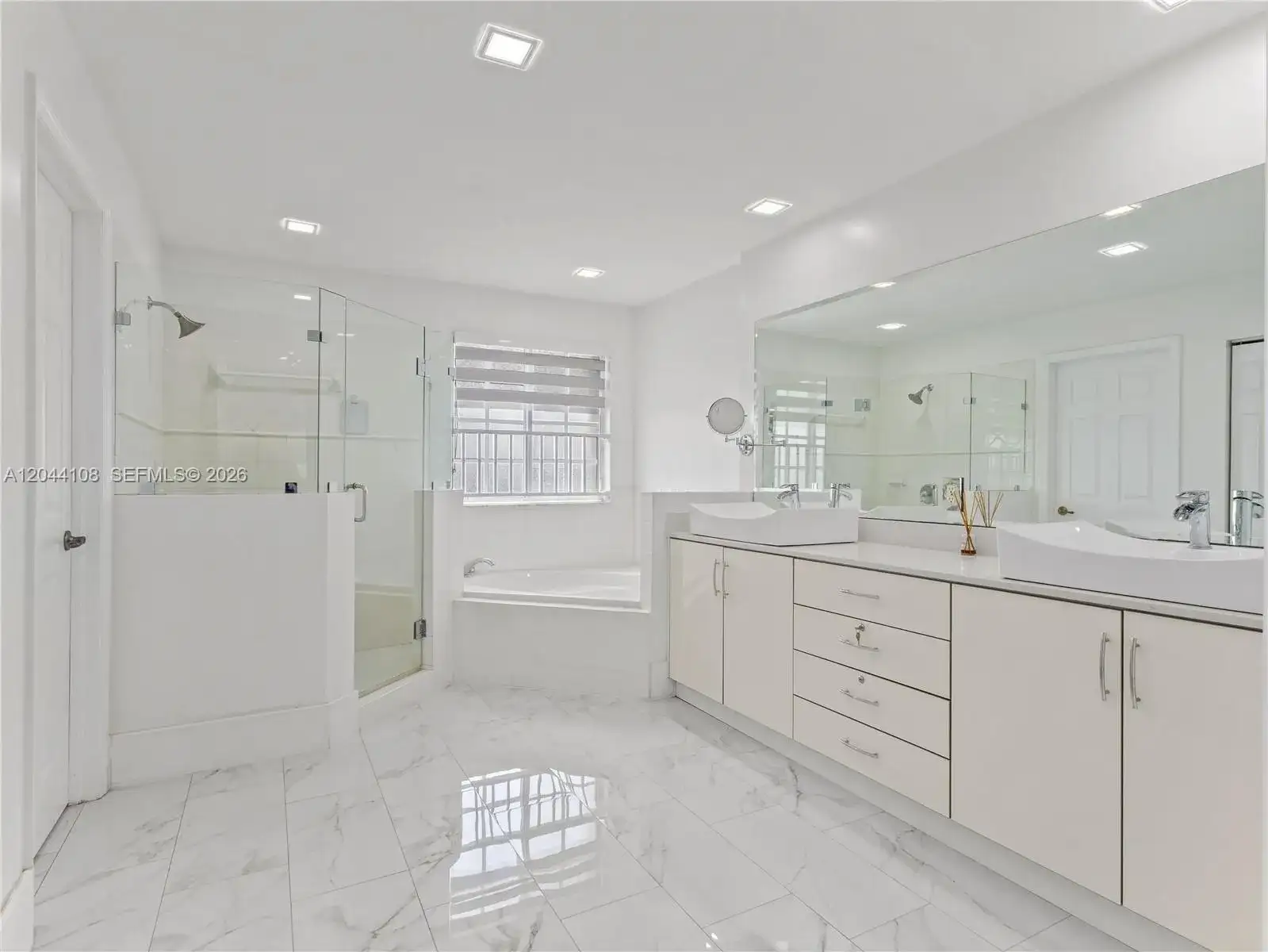 7086 NW 116th Ct, Doral FL 33178 photo 5