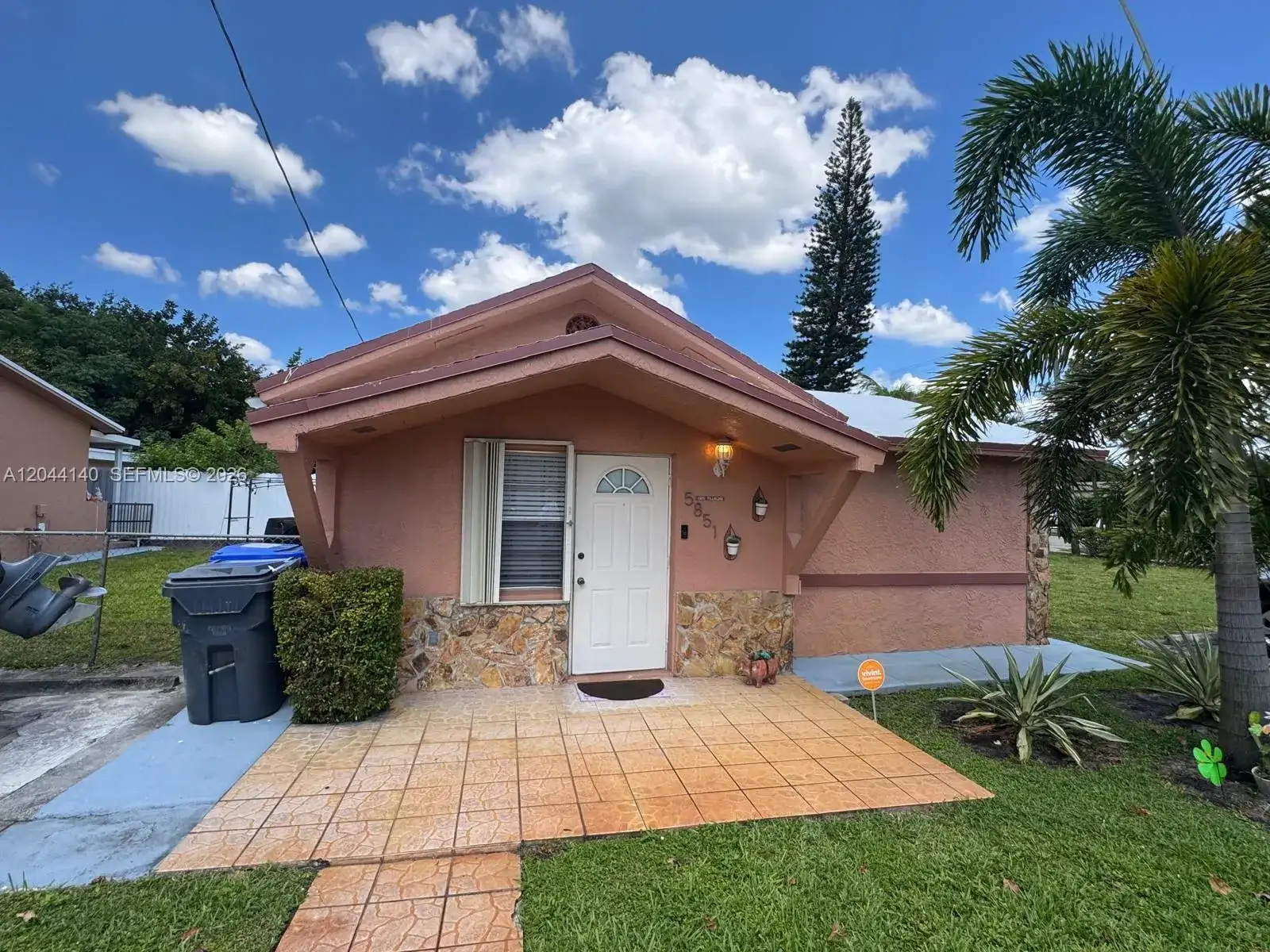 5851-5853 Fillmore St, Hollywood FL 33021 photo 2