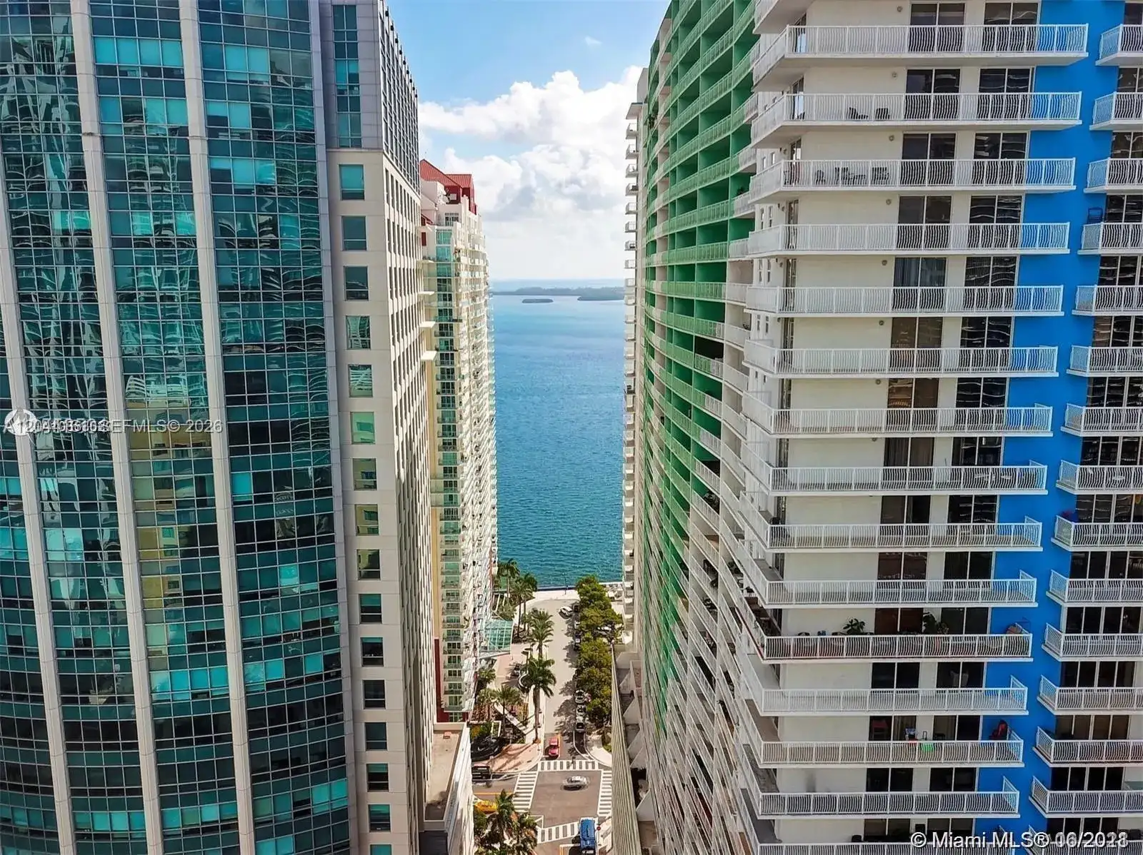 1200 Brickell Bay Dr # 2806, Miami FL 33131 photo 2