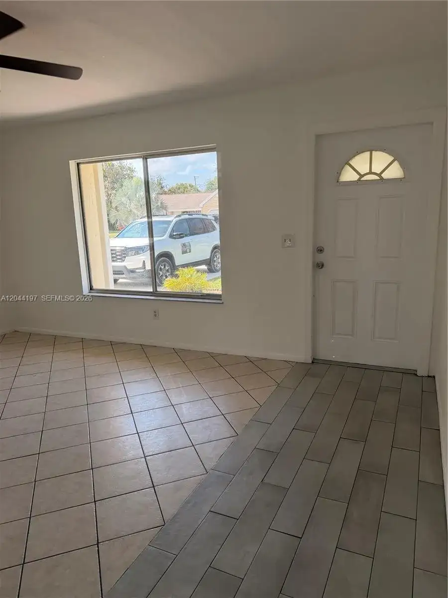 731 SW 24th St SW # 1, Vero Beach FL 32962 photo 2