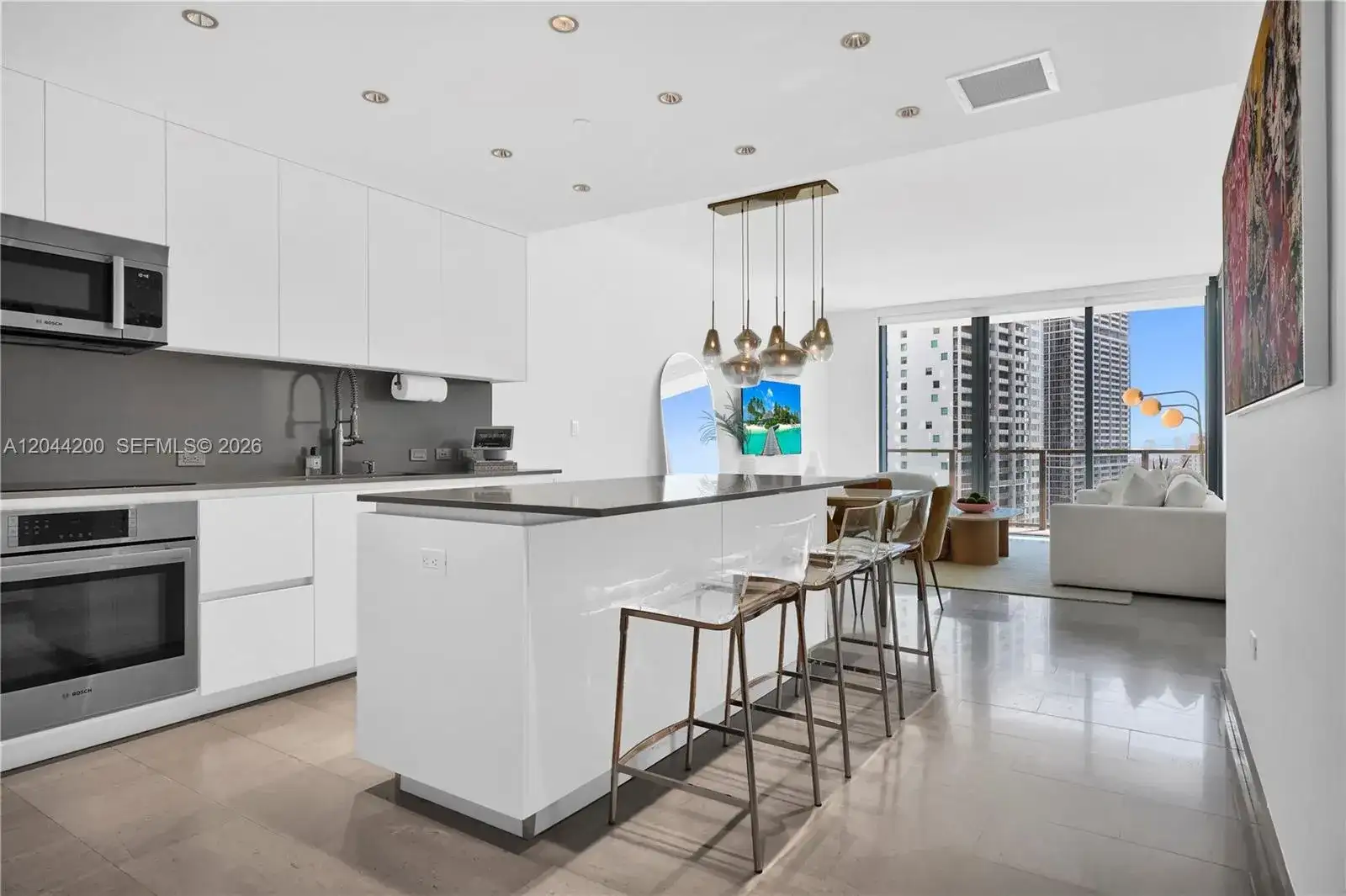 68 SE 6th St # 2005, Miami FL 33131 photo 2