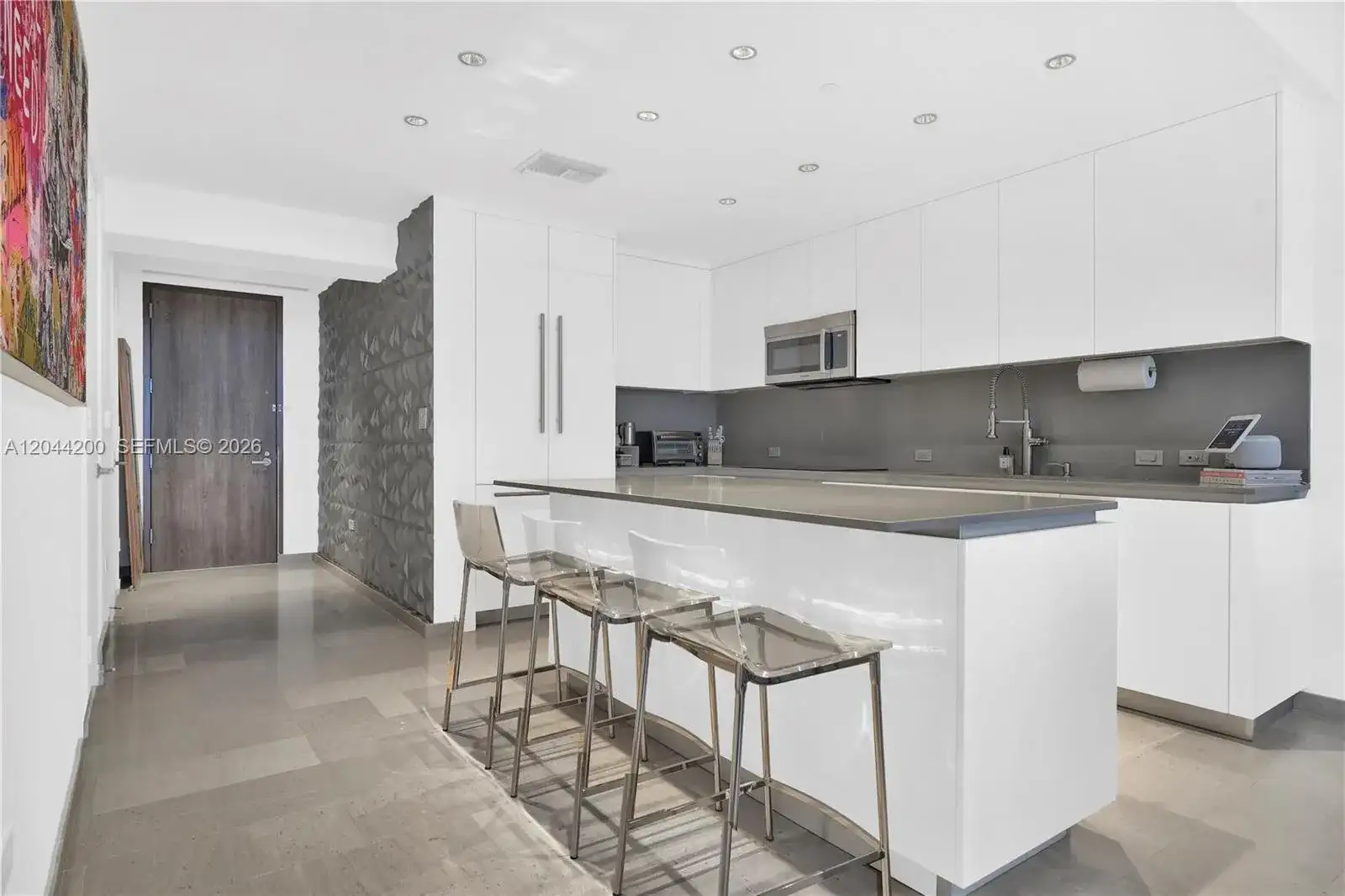 68 SE 6th St # 2005, Miami FL 33131 photo 5