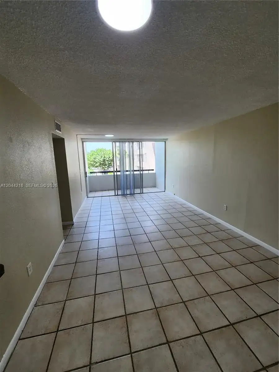 802 NW 87th Ave # 312, Miami FL 33172 photo 3