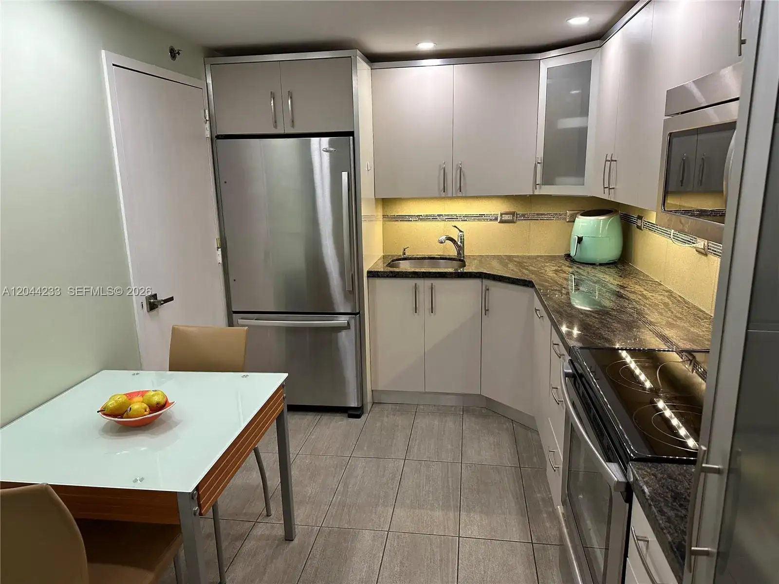 6039 Collins Ave # 1205, Miami Beach FL 33140 photo 2