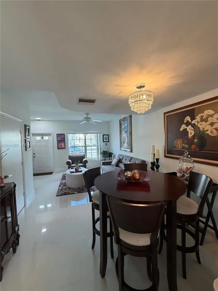16619 Hemingway Dr, Weston FL 33326 photo 4