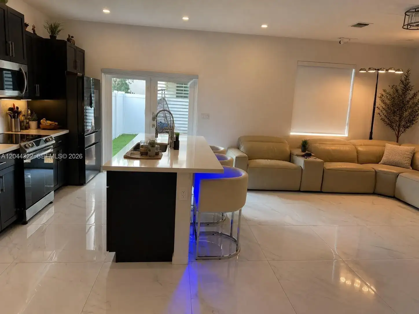 827 SE 18th St # 827, Homestead FL 33034 photo 2